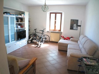 Appartamento in Vendita a Carrara, zona Avenza, 250'000€, 120 m², arredato