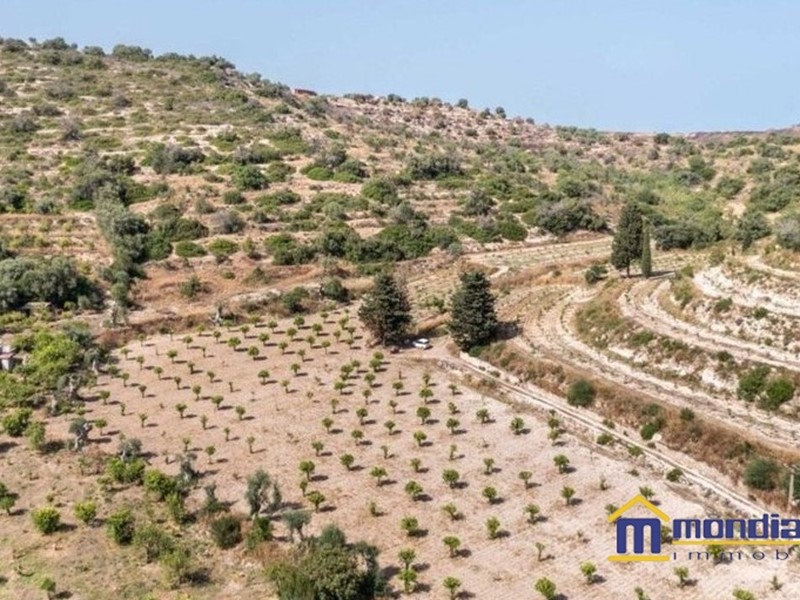 Terreno edificabile in Vendita a Avola, 200'000€, 35910 m²