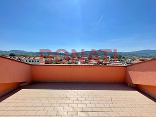 Appartamento in Vendita a Santo Stefano di Magra, zona Ponzano, 250'000€, 130 m²