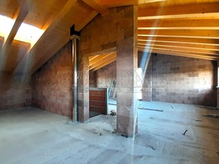 Casa Indipendente in Vendita a Campodoro, 150'000€, 180 m², con Box