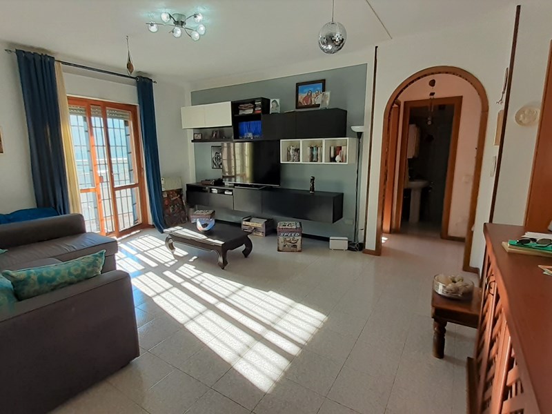 Trilocale in Vendita a Guidonia Montecelio, zona Collefiorito, 159'000€, 95 m²