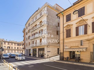 Immobile commerciale in Affitto a Frascati, 2'600€, 190 m²