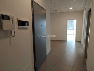 Ufficio in Affitto a Terni, zona Fiori, 1'000€, 115 m²