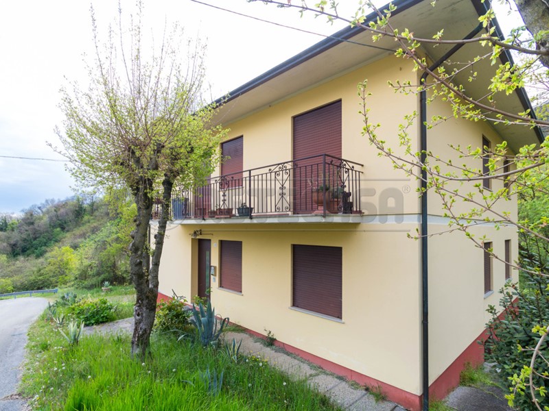 Casa Indipendente in Vendita a Colceresa, zona Molvena, 198'000€, 332 m², con Box