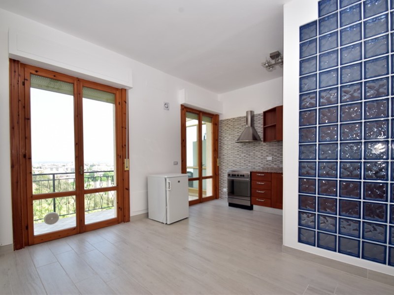 Bilocale in Vendita a Albenga, zona Villaggio Iris, 135'000€, 50 m²