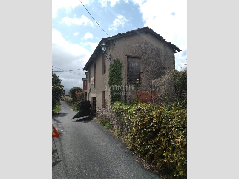 Casa Indipendente in Vendita a Bolano, zona CEPARANA Casa Negri, 190'000&euro;, 90 m²