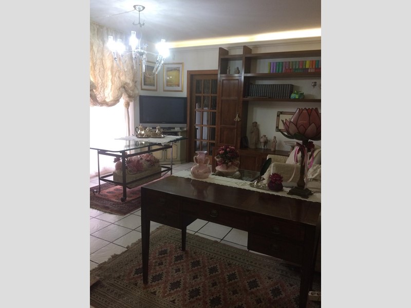 Quadrilocale in Vendita a Poggibonsi, 200'000€, 80 m², arredato, con Box