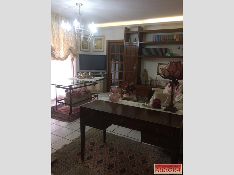 Quadrilocale in Vendita a Poggibonsi, 200'000€, 80 m², arredato, con Box
