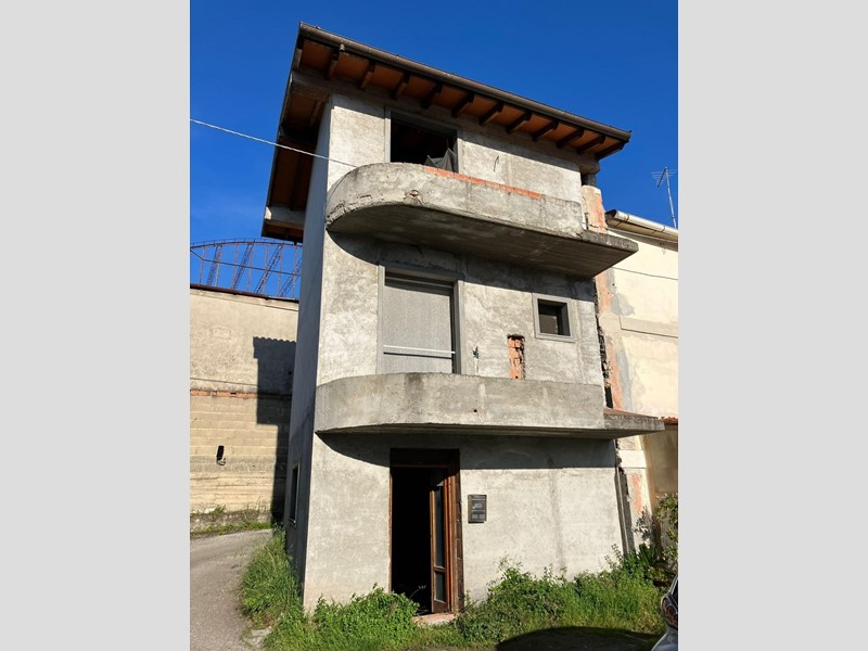 Casa Semi Indipendente in Vendita a Massa, 72'000€, 70 m²