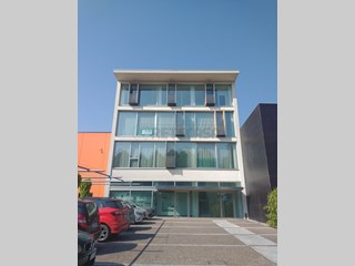 Immobile commerciale in Vendita a Schio, 515'000€, 1116 m²