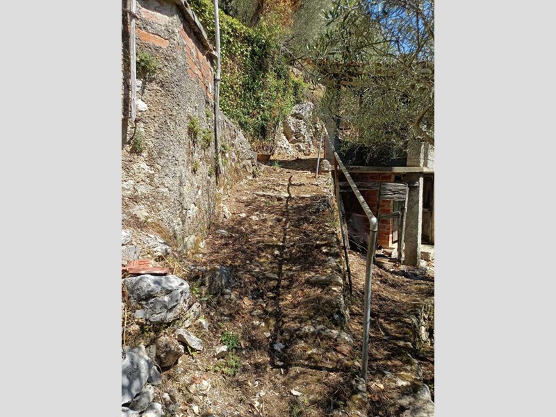 Casa Semi Indipendente in Vendita a Camaiore, zona Casoli, 120'000&euro;, 127 m²