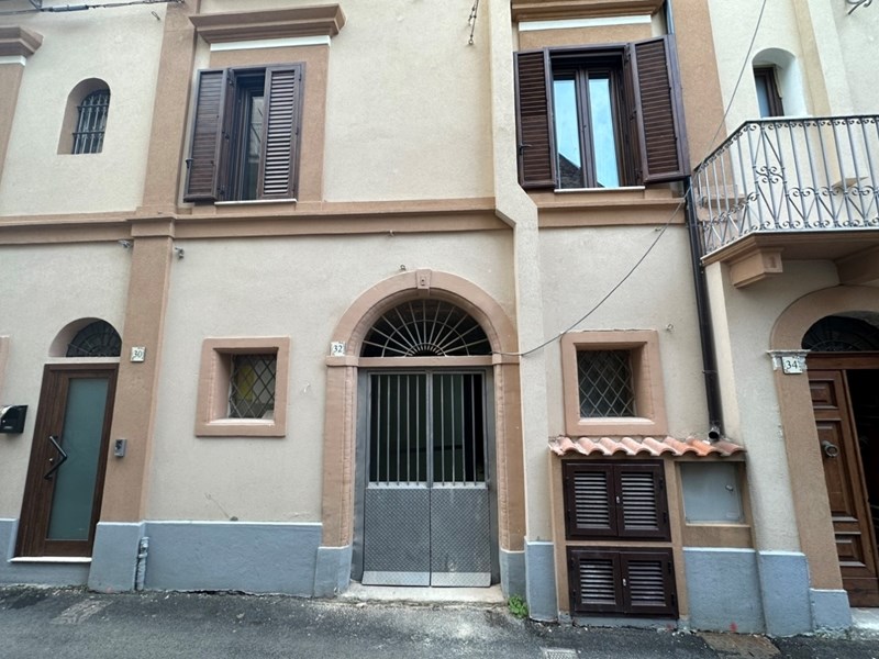 Immobile commerciale in Vendita a Ortona, 50'000€, 60 m²