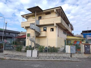 Immobile commerciale in Vendita a Camaiore, 600'000&euro;, 600 m²