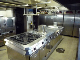 Capannone in Vendita a Viareggio, 250'000€, 95 m²