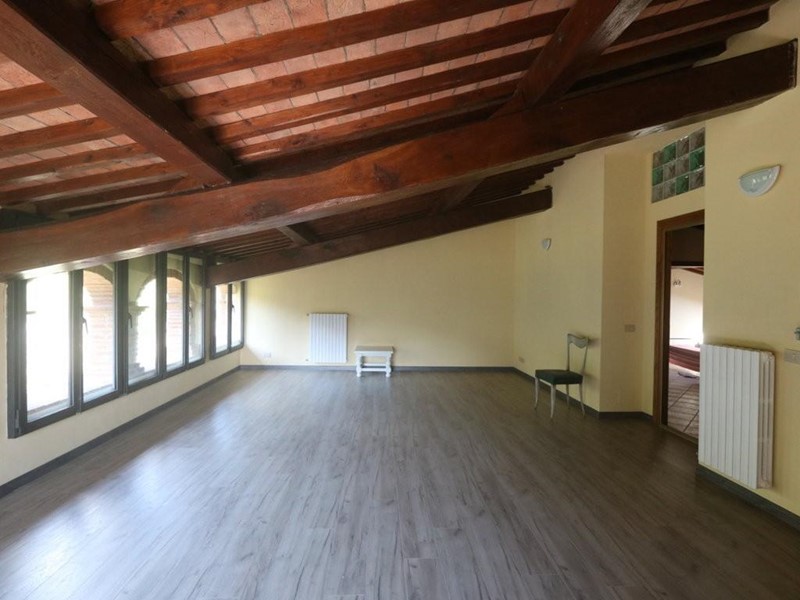 Appartamento in Vendita a Buti, 183'000€, 160 m²