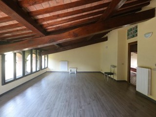 Appartamento in Vendita a Buti, 183'000€, 160 m²