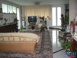 Villa in Vendita a Cerreto Guidi, 1'000'000€, 800 m², con Box