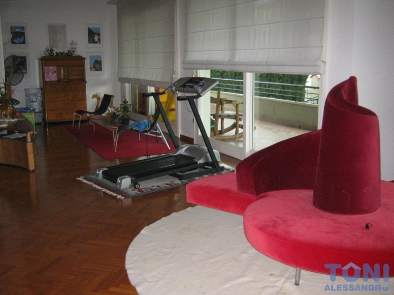 Villa in Vendita a Cerreto Guidi, 500'000€, 350 m², con Box