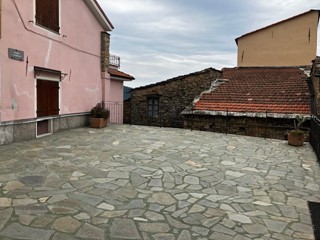 Trilocale in Vendita a Pontedassio, 55'000€, 65 m²