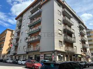 Quadrilocale in Vendita a Caltanissetta, zona viale Trieste, 85'000€, 128 m²