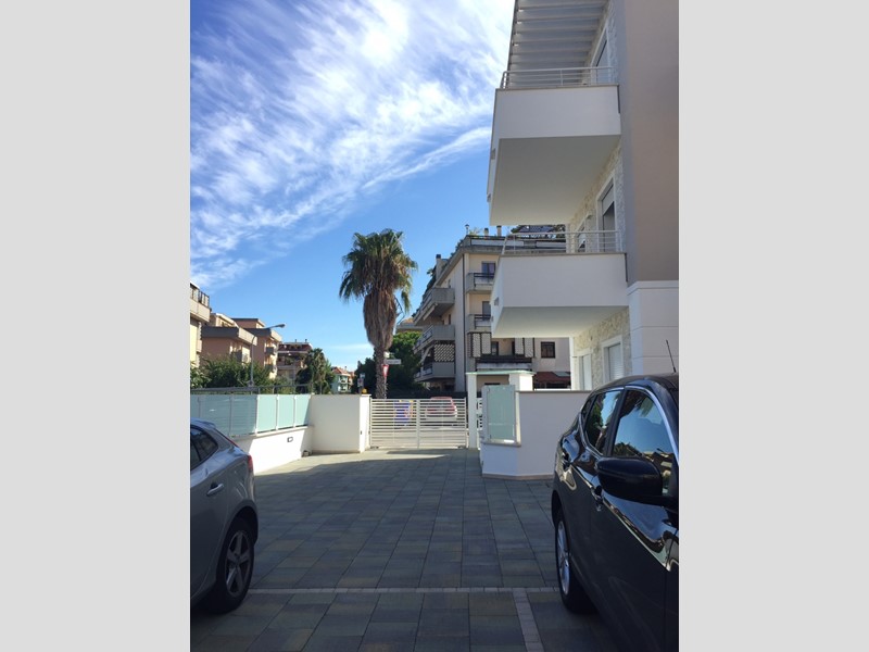 Quadrilocale in Vendita a San Benedetto del Tronto, zona Conad, 430'000€, 187 m², con Box