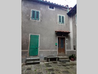 Casa di corte in Vendita a Pescia, zona san quirico, 35'000€, 120 m²