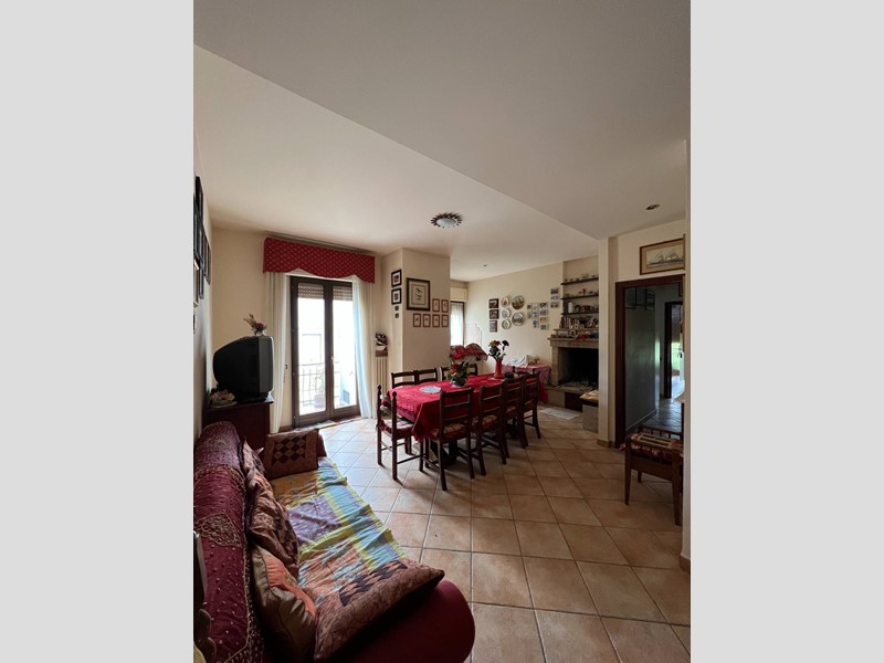 Appartamento in Vendita a Monsampietro Morico, 104'000€, 117 m², arredato