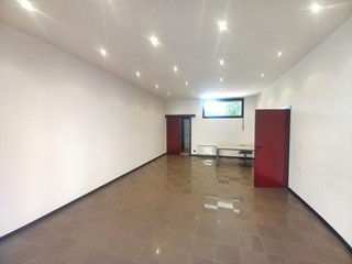 Negozio in Vendita a Castelfiorentino, 84'000€, 70 m²