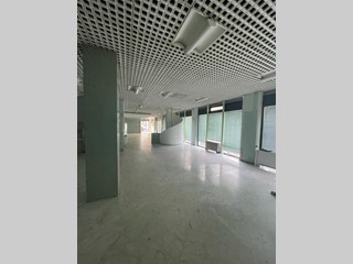 Immobile commerciale in Affitto a Massa, 2'500€, 300 m²