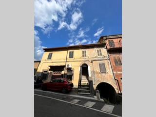 Appartamento in Vendita a Morlupo, 120'000&euro;, 170 m²