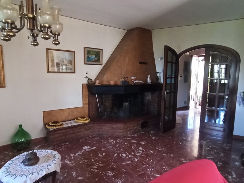 Casa Indipendente in Vendita a Castelnuovo Magra, 500 m²