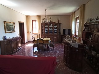 Casa Indipendente in Vendita a Castelnuovo Magra, 500 m²