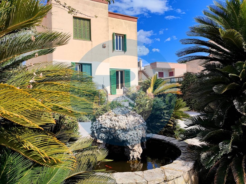 Villa in Vendita a Bari, zona S. Spirito, 550'000€, 400 m²