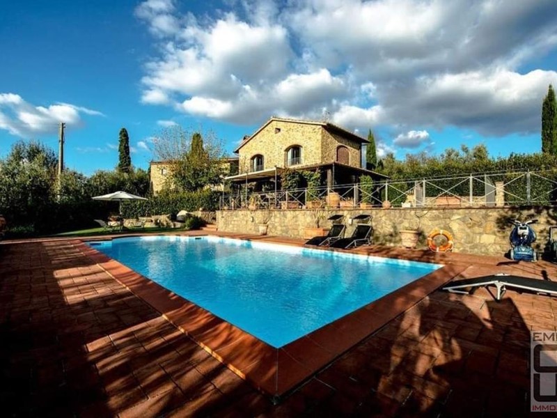 Casale in Vendita a Vinci, 960'000&euro;, 240 m², arredato