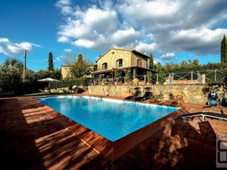 Casale in Vendita a Vinci, 960'000&euro;, 240 m², arredato