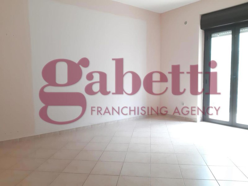 Trilocale in Affitto a San Nicola la Strada, 500€, 90 m²