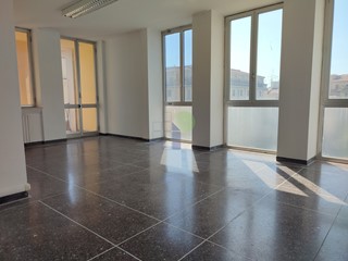 Ufficio in Affitto a Livorno, zona Centro, 1'200€, 160 m²