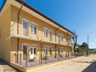 Immobile commerciale in Vendita a San Mauro Pascoli, zona San Mauro A Mare, 750 m²