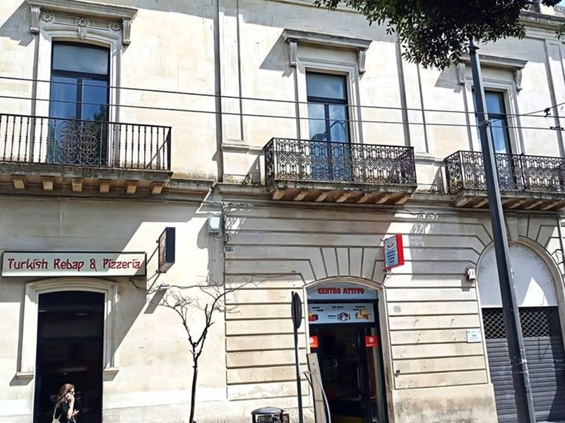 Immobile commerciale in Vendita a Lecce, zona vicino stazione ferroviaria, 1'500'000&euro;, 1700 m²