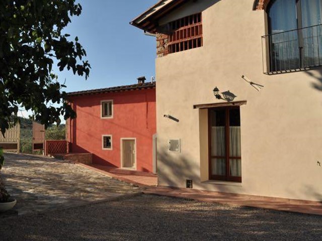Villa in Vendita a Cavriglia, zona Castelnuovo Dei Sabbioni, 440'000€, 230 m²