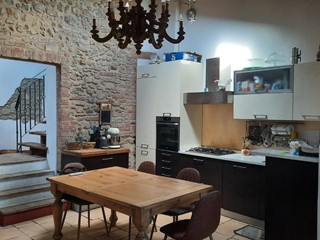 Appartamento in Vendita a Monteriggioni, zona Abbadia a Isola, 282'000€, 140 m²