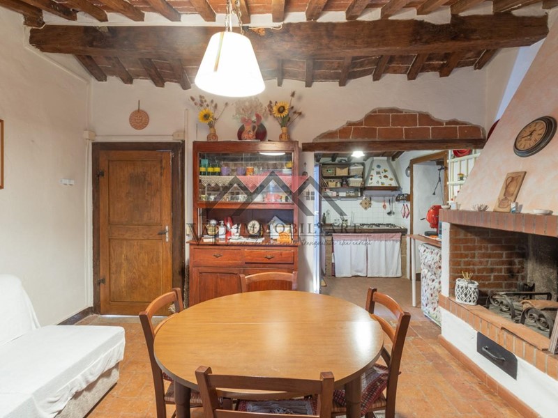 Quadrilocale in Vendita a Castelnuovo di Val di Cecina, 48'000€, 53 m², arredato
