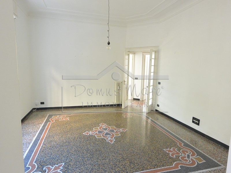 Appartamento in Vendita a Savona, 410'000€, 170 m²