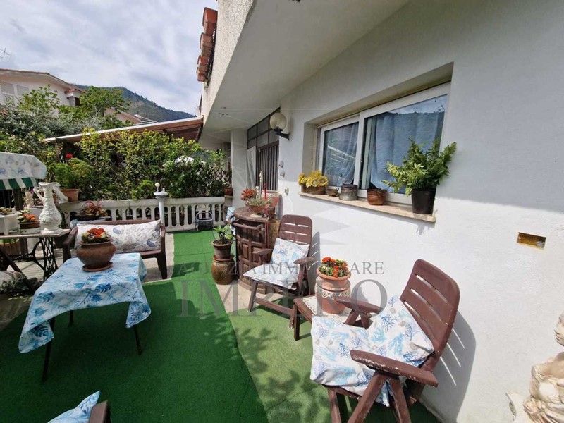 Casa Semi Indipendente in Vendita a Ventimiglia, zona Porra, 250'000€, 100 m²