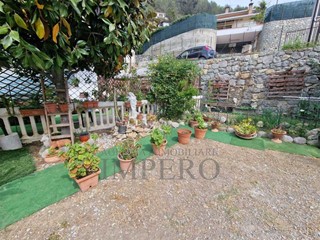 Casa Semi Indipendente in Vendita a Ventimiglia, zona Porra, 250'000€, 100 m²