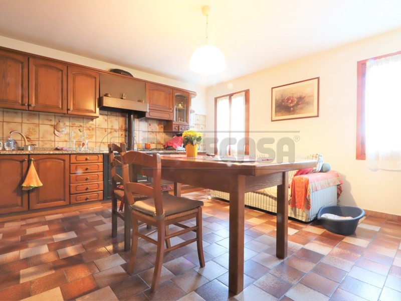 Casa Indipendente in Vendita a Grisignano di Zocco, 440'000€, 749 m², con Box