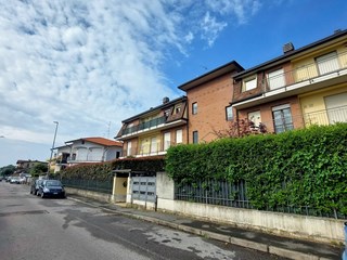 Trilocale in Vendita a Marnate, zona Nizzolina, 115'000€, 78 m²