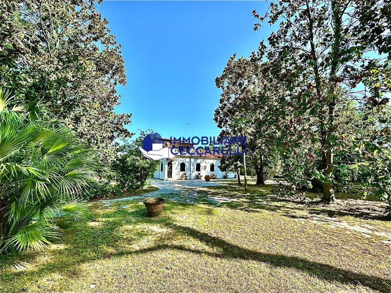 Villa in Vendita a Massa, zona Ronchi, 1'650'000€, 200 m², arredato