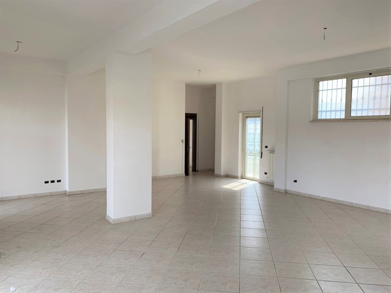 Negozio in Affitto a Avezzano, 500€, 110 m²