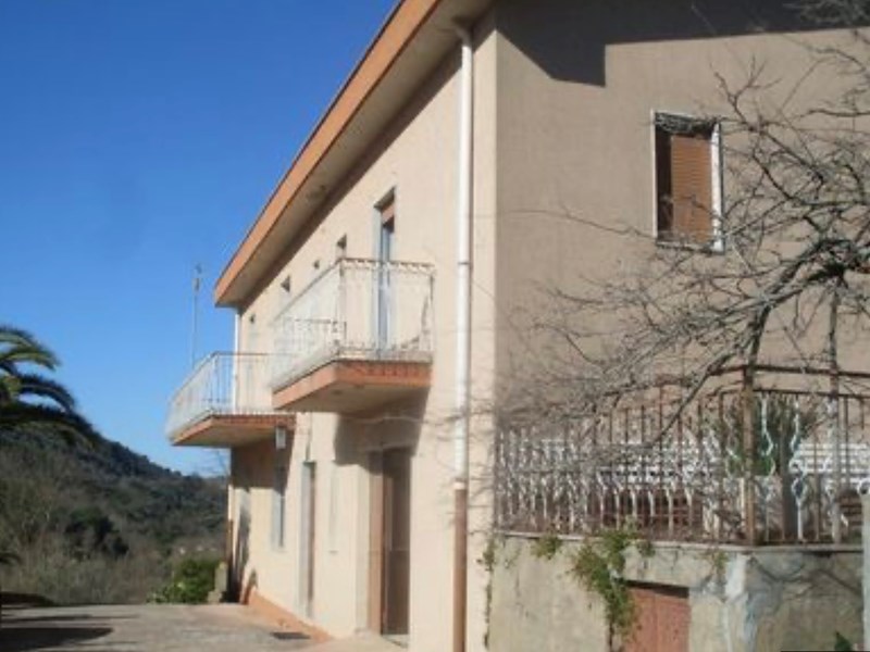 Villa in Vendita a Piazza Armerina, zona Casale, 120'000€, 246 m²